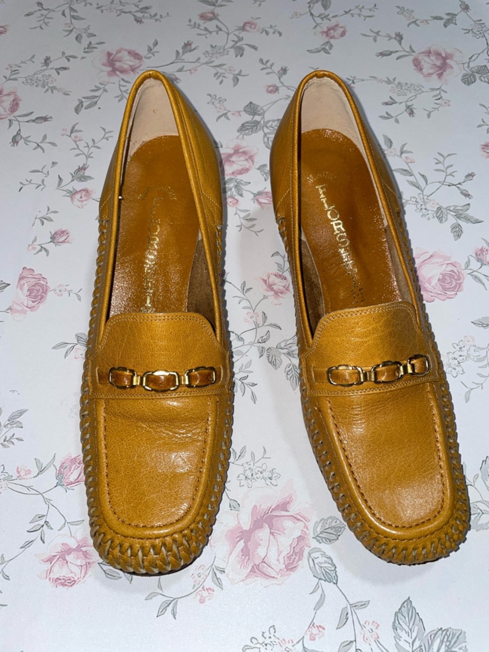Classic Quiet Luxury Women's Tan Leather Slip-On Block Heels with Metal Bit